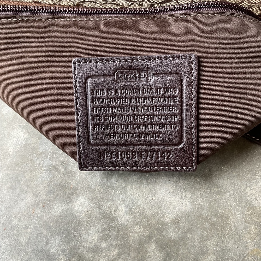 Coach Brown and Tan signature Tote Bag F77142 - Picture 4 of 9